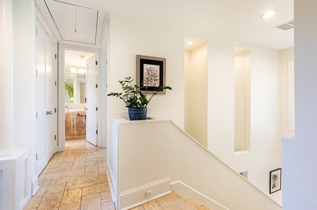 4000 Orch Lk Ct, Atlanta GA  30339-4633 exterior
