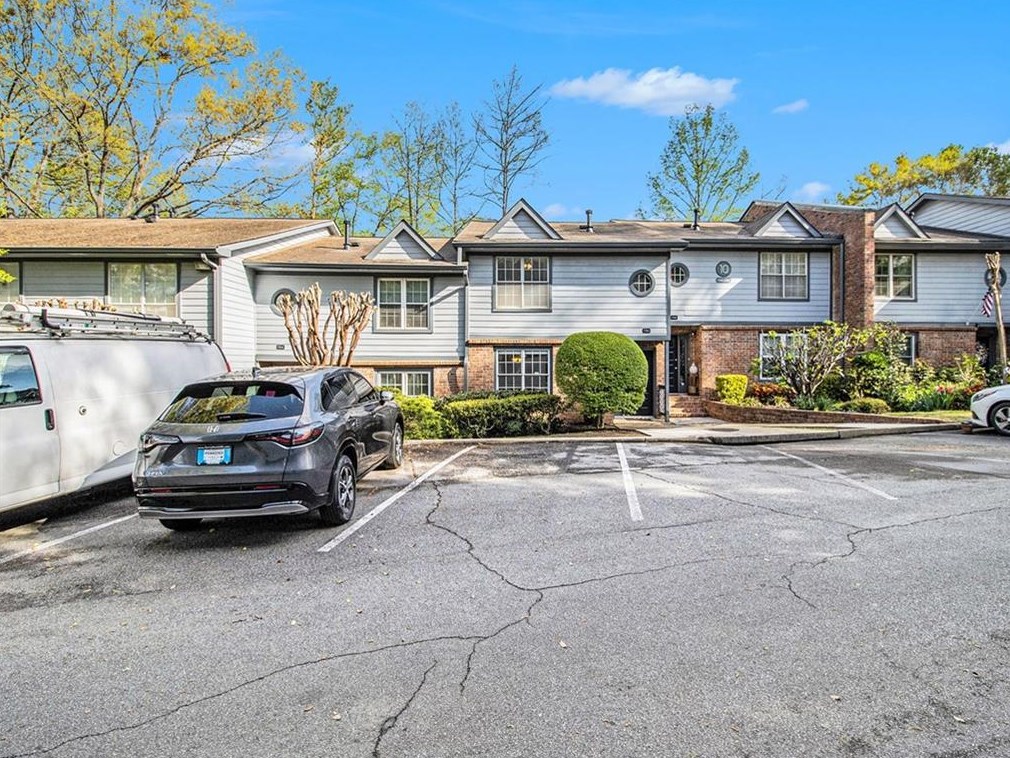 1196 Weatherstone Dr, Atlanta GA  30324-4643 exterior