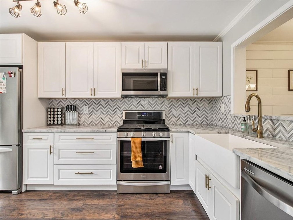 1196 Weatherstone Dr, Atlanta GA  30324-4643 exterior