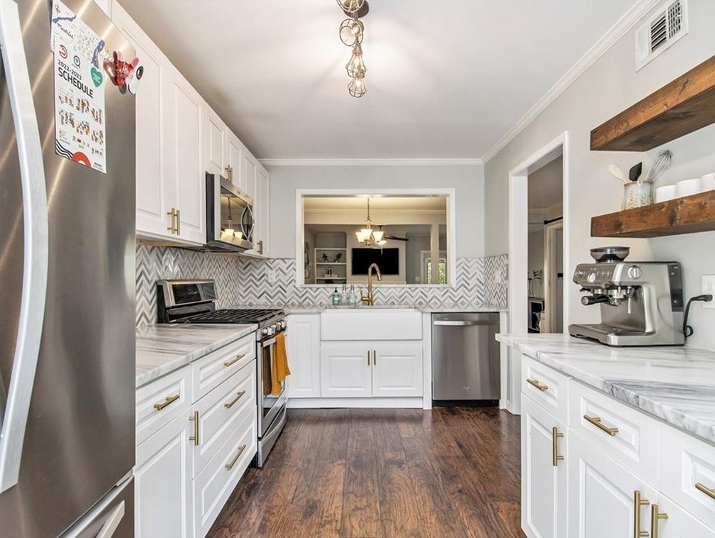 1196 Weatherstone Dr, Atlanta GA  30324-4643 exterior