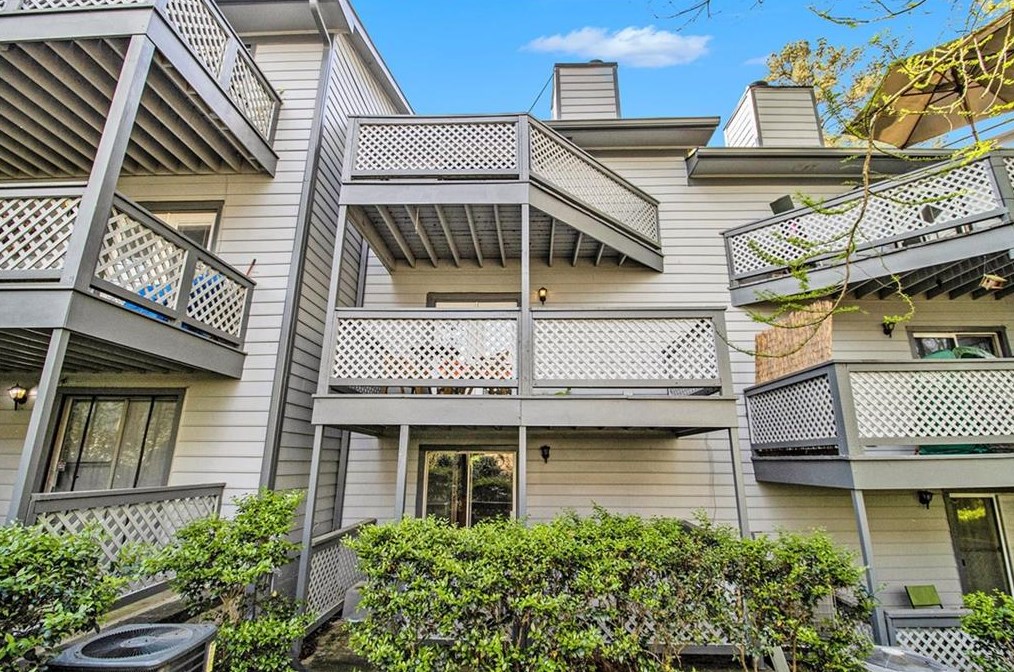 1196 Weatherstone Dr, Atlanta GA  30324-4643 exterior