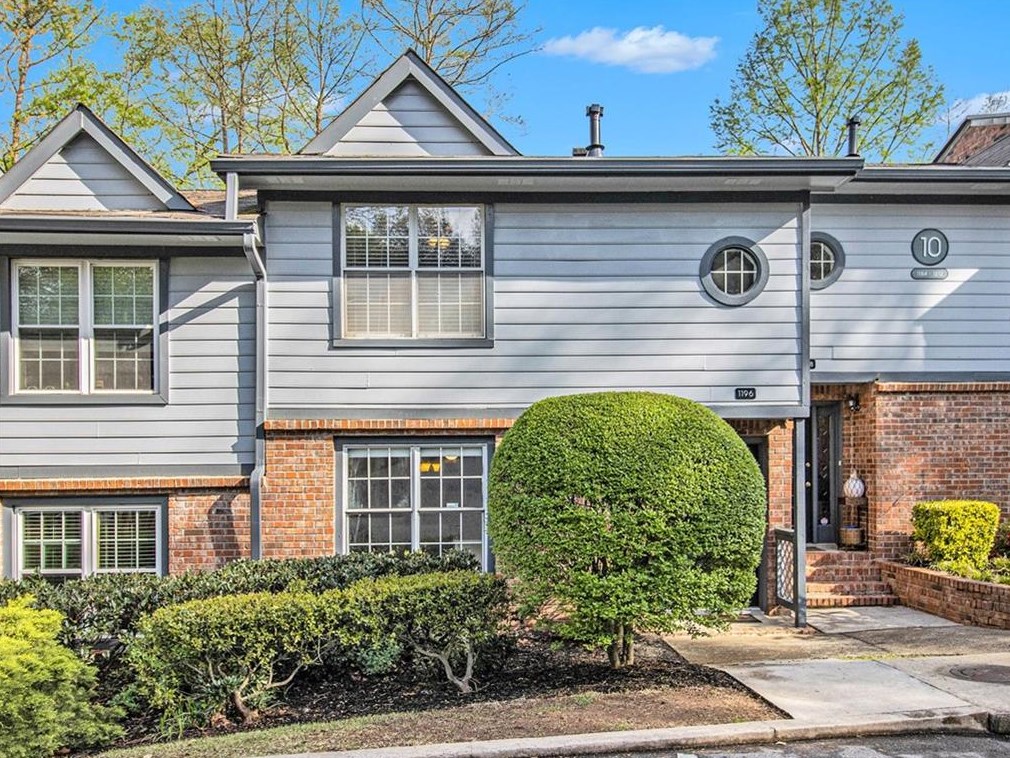 1196 Weatherstone Dr, Atlanta GA  30324-4643 exterior