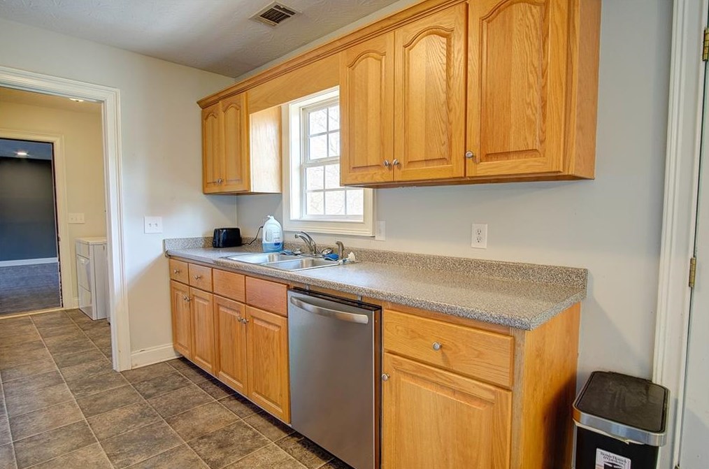 601 Hall Memorial Rd, Calhoun GA  30701-8357 exterior