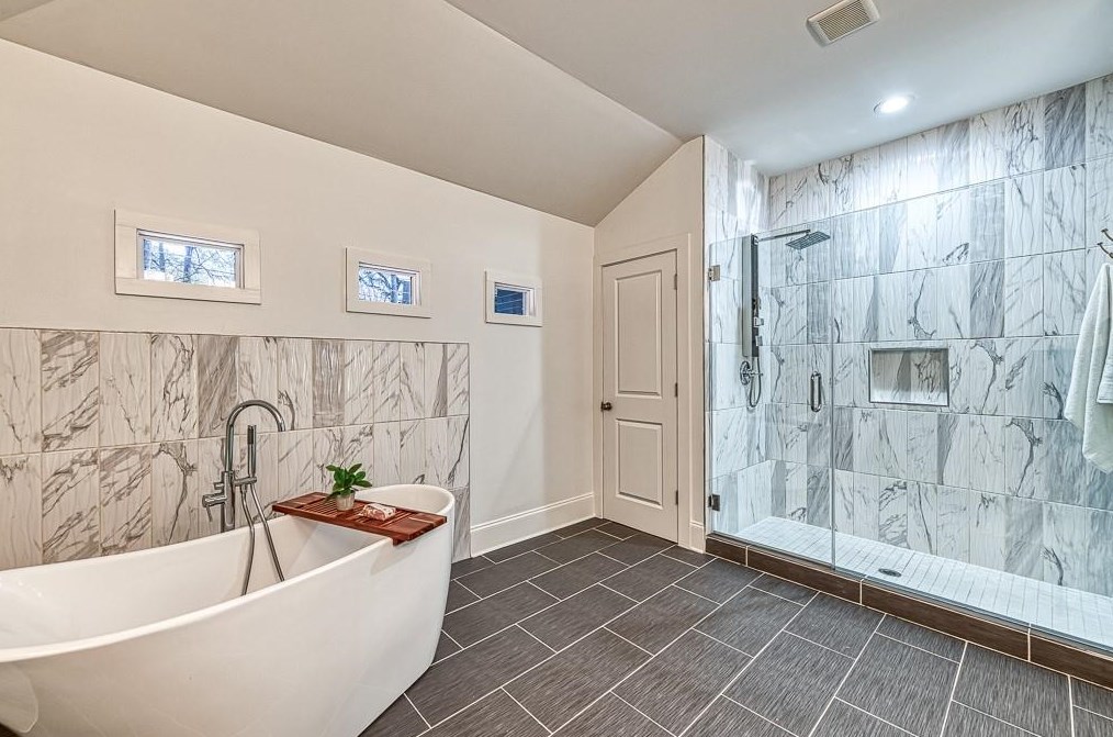 1842 Longdale Dr, Decatur GA  30032-5242 exterior