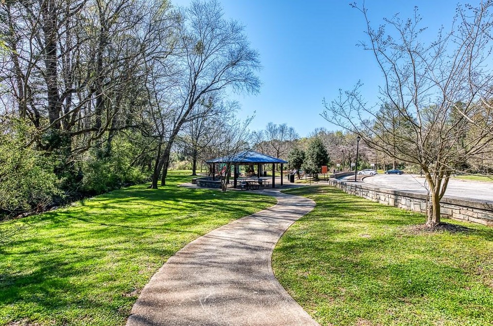 1842 Longdale Dr, Decatur GA  30032-5242 exterior