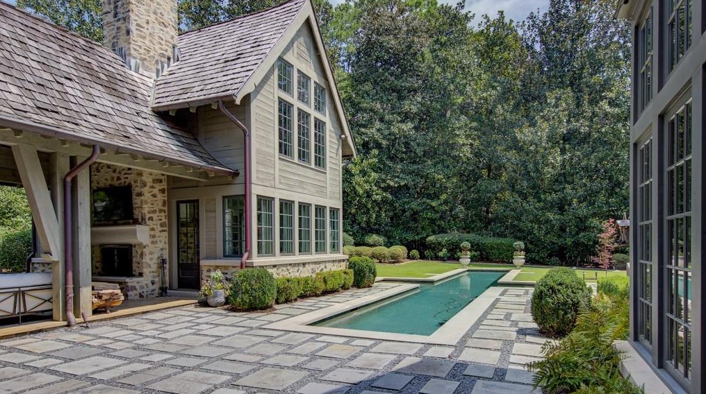 2979 Ridgewood Rd, Atlanta GA  30327-1900 exterior