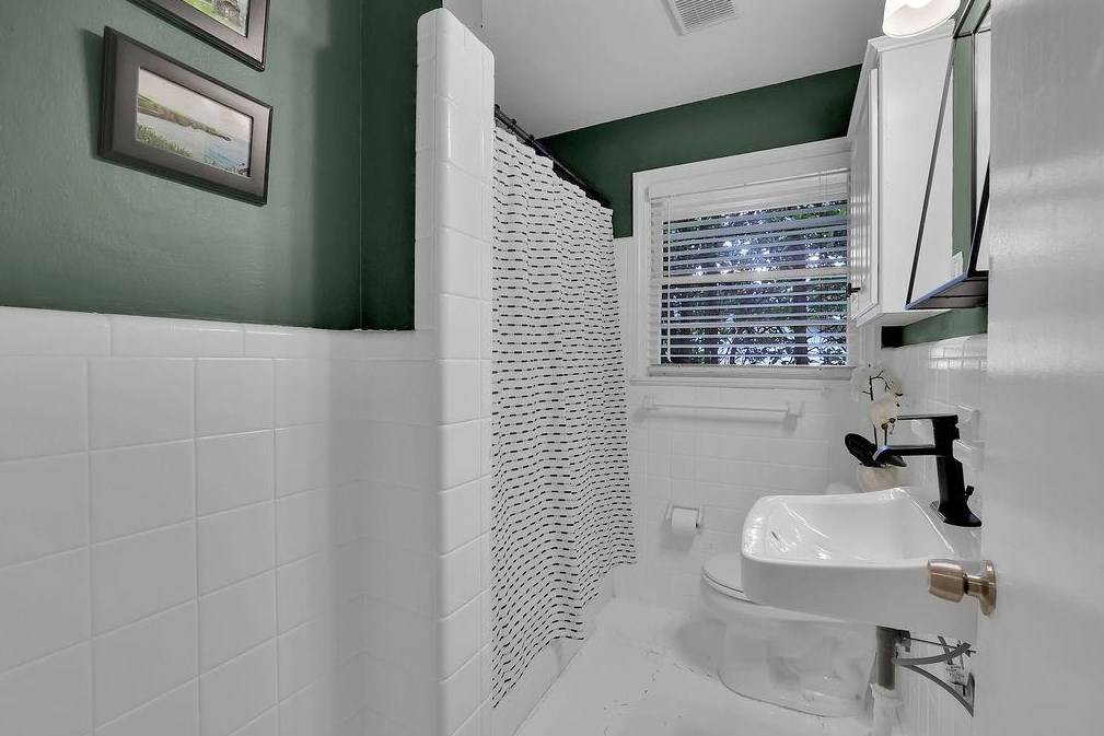 1083 Willivee Dr, Decatur GA  30033-4129 exterior