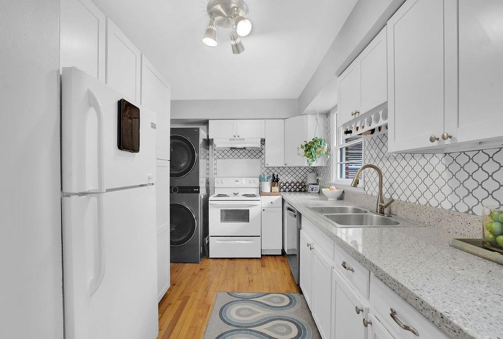 1083 Willivee Dr, Decatur GA  30033-4129 exterior