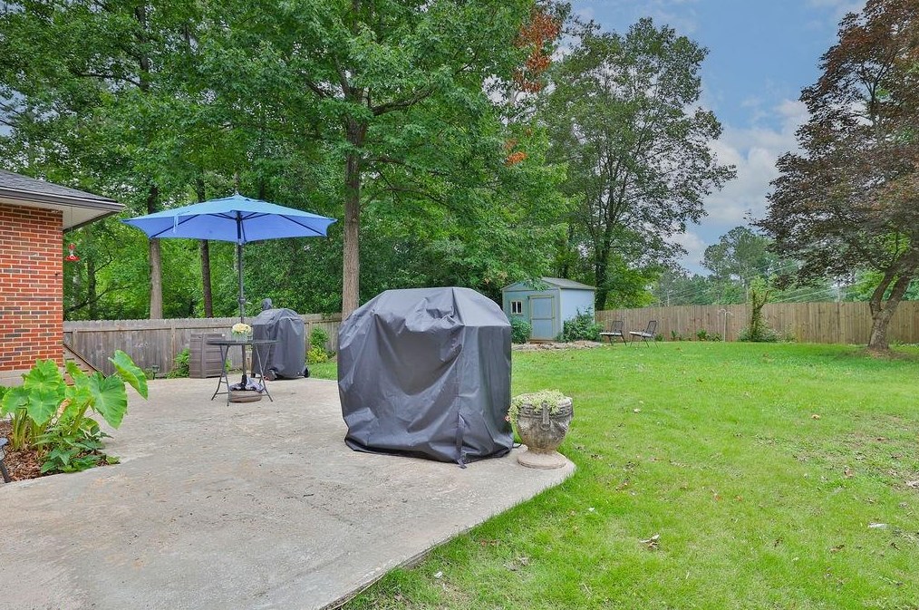 1083 Willivee Dr, Decatur GA  30033-4129 exterior