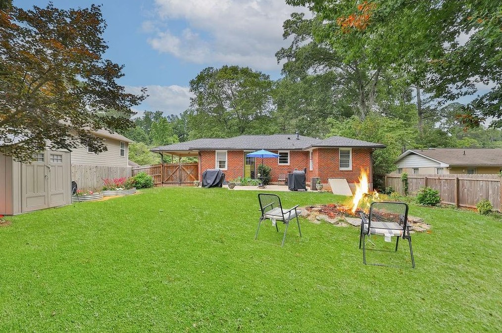 1083 Willivee Dr, Decatur GA  30033-4129 exterior