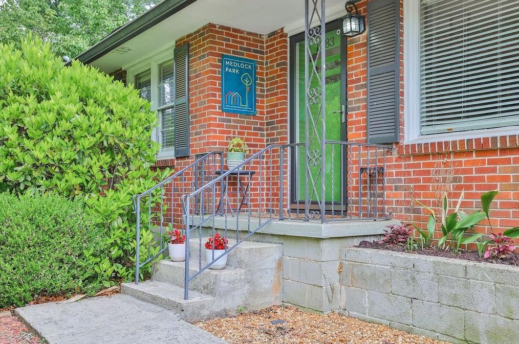 1083 Willivee Dr, Decatur GA  30033-4129 exterior