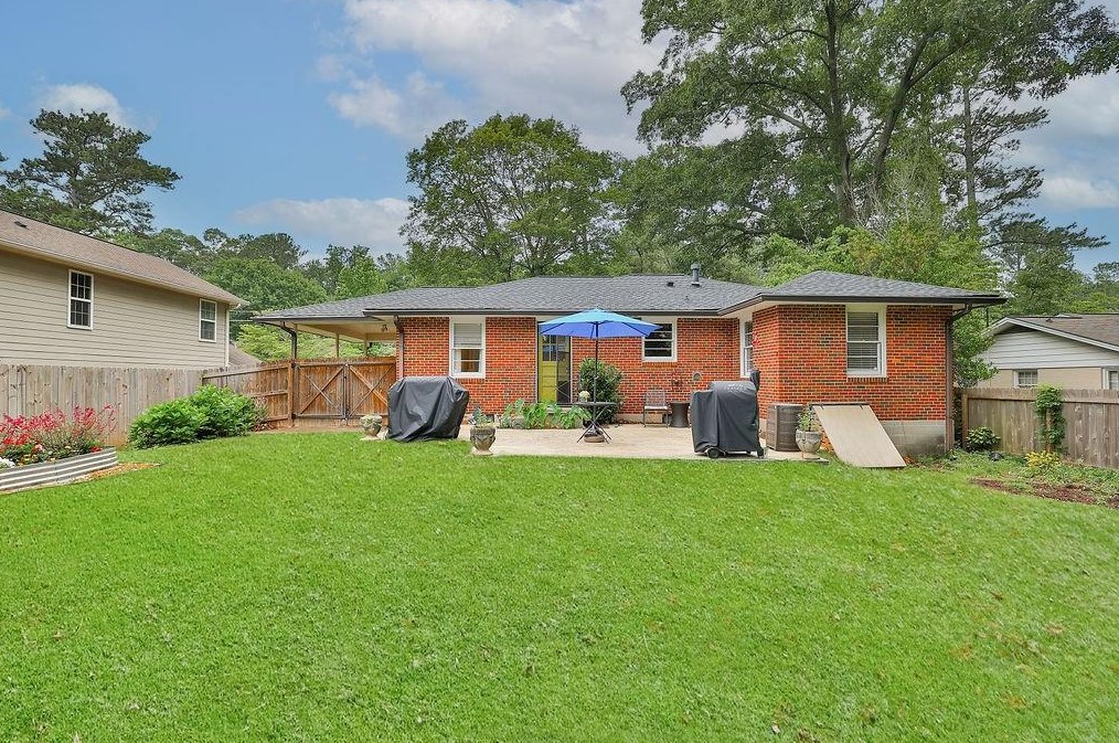 1083 Willivee Dr, Decatur GA  30033-4129 exterior