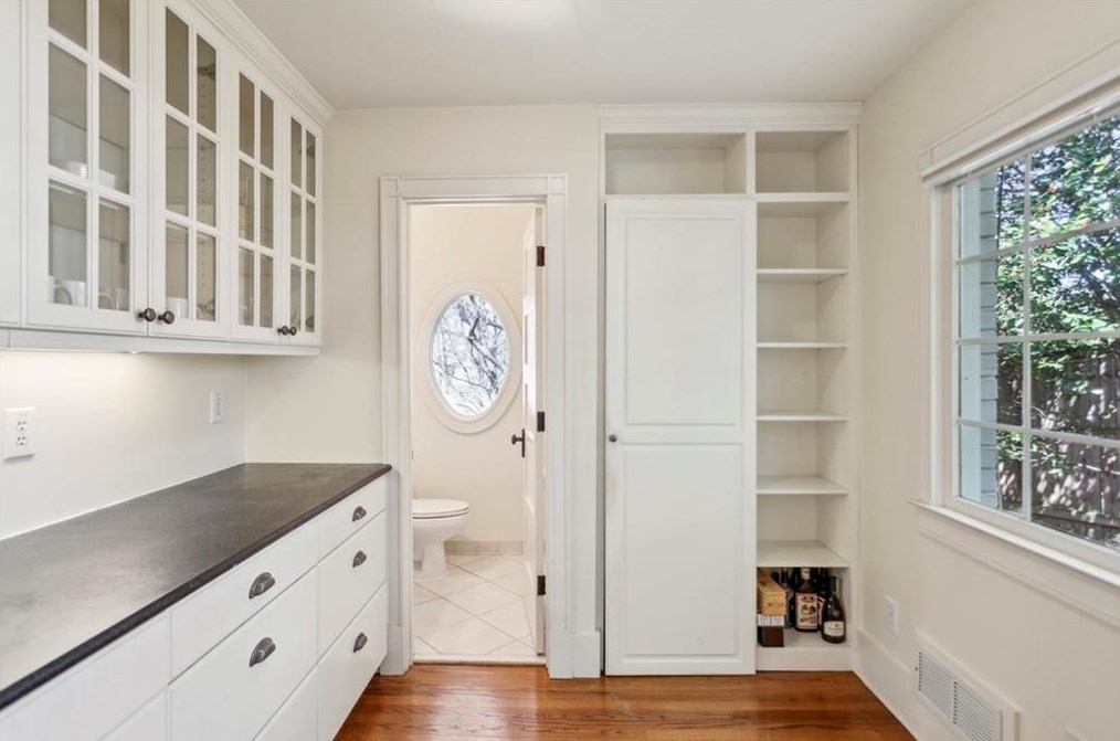 2979 Sequoyah Dr, Atlanta GA 30327-1807 exterior