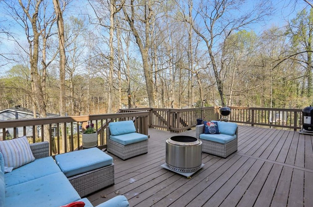 5080 Riv Vly Dr, Smyrna GA  30082-4116 exterior