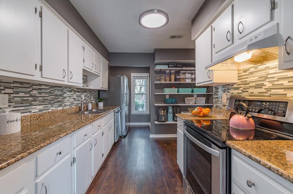 2666 Farmstead Rd, Smyrna GA  30080-2618 exterior