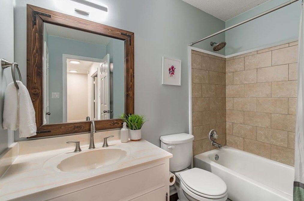 2666 Farmstead Rd, Smyrna GA  30080-2618 exterior