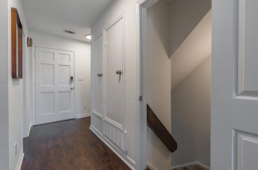 2666 Farmstead Rd, Smyrna GA  30080-2618 exterior