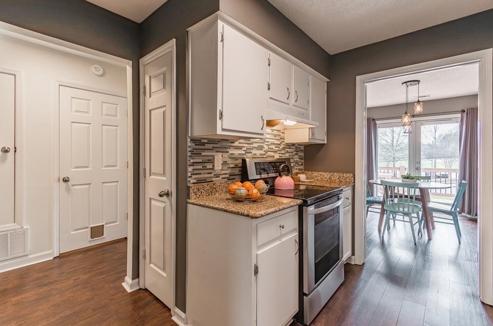 2666 Farmstead Rd, Smyrna GA  30080-2618 exterior