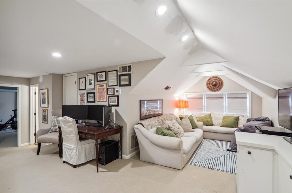 3975 Arden Way, Atlanta GA  30342-3949 exterior