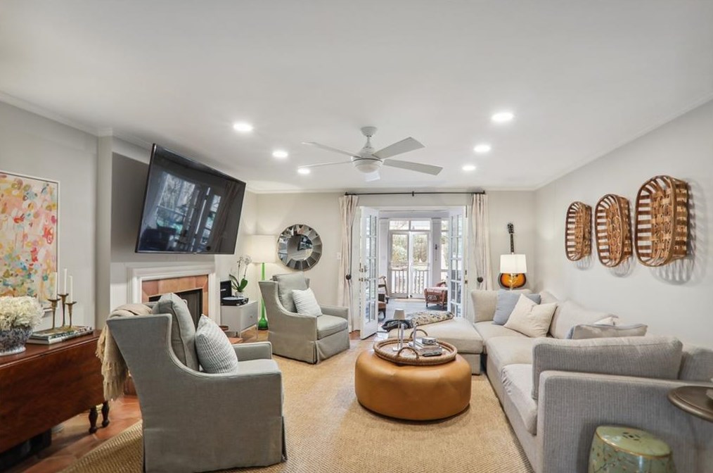 3975 Arden Way, Atlanta GA  30342-3949 exterior