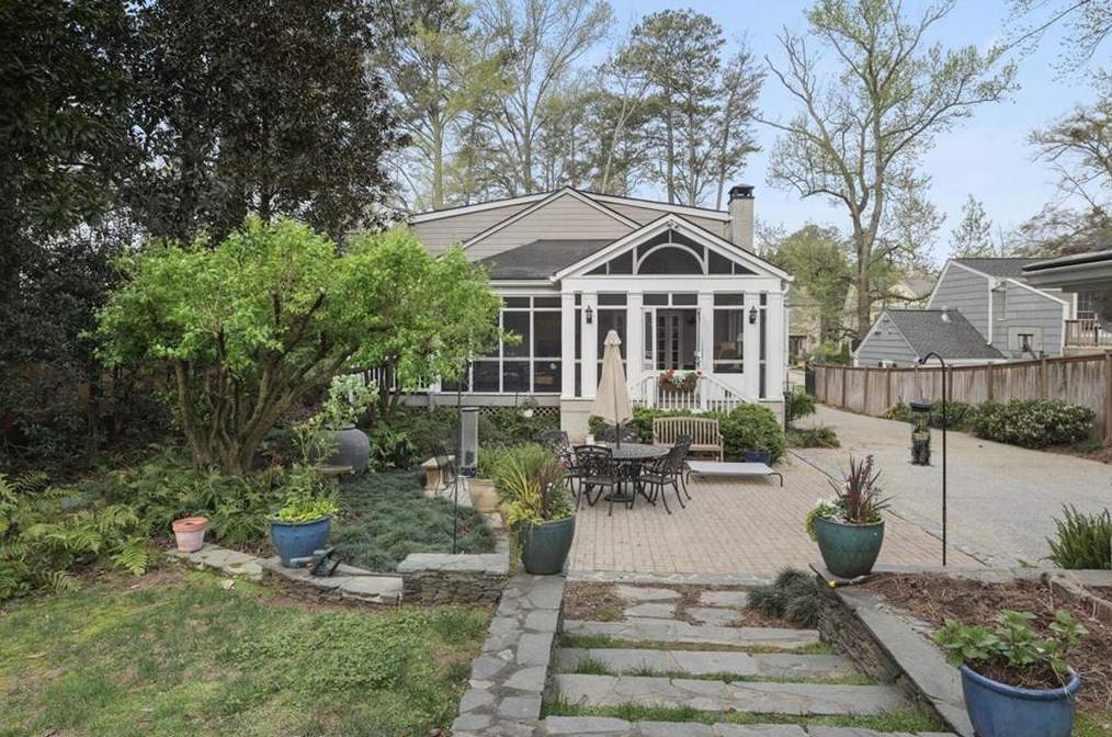 3975 Arden Way, Atlanta GA  30342-3949 exterior