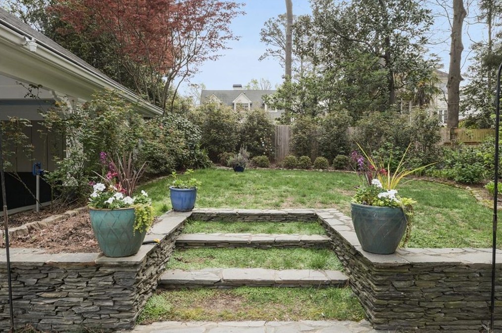 3975 Arden Way, Atlanta GA  30342-3949 exterior