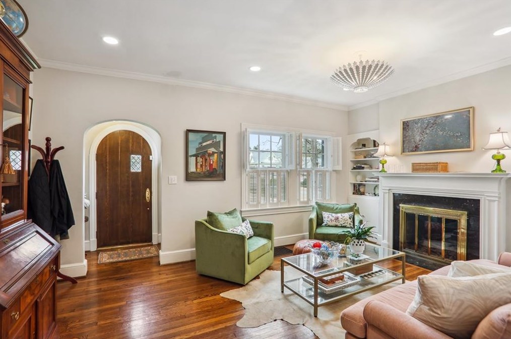 3975 Arden Way, Atlanta GA  30342-3949 exterior