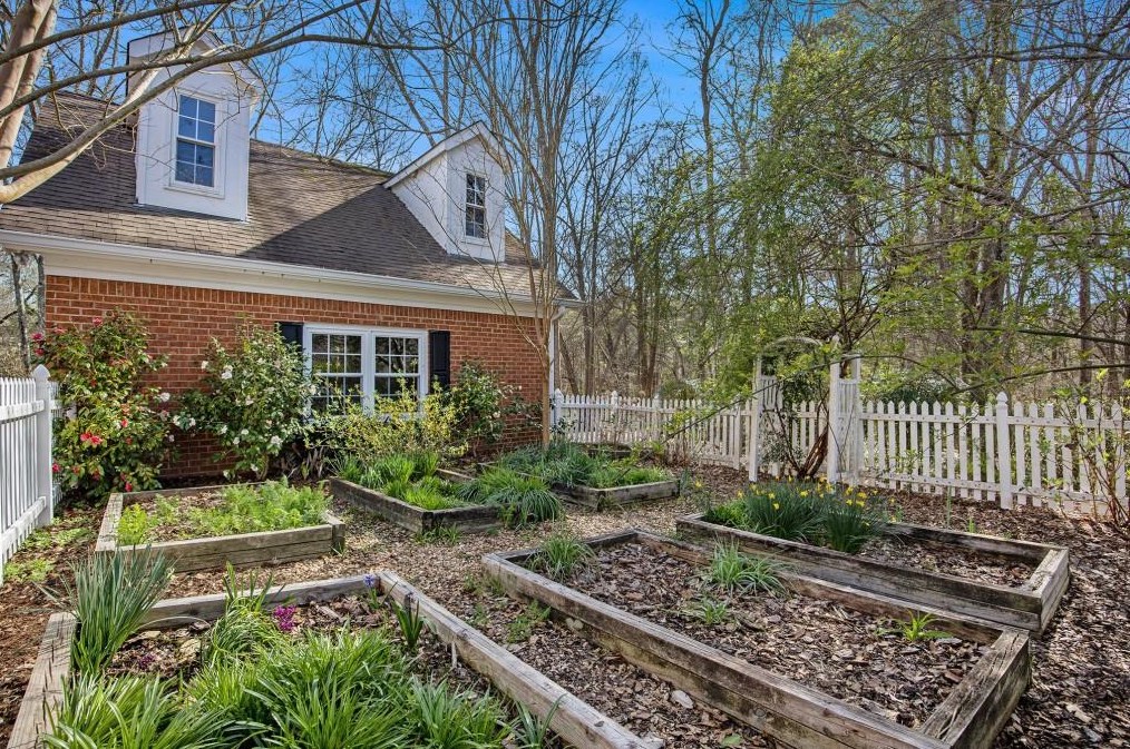 1310 Grapevine Trl, Monroe GA  30656-4513 exterior