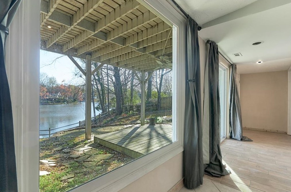 2825 Landington Way, Duluth GA  30096-4209 exterior