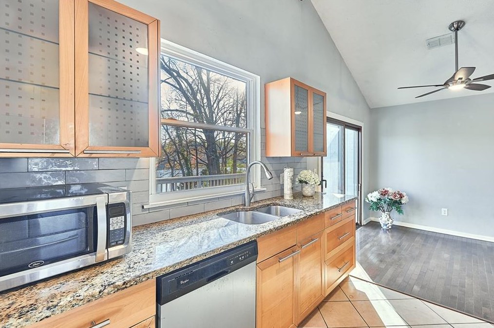 2825 Landington Way, Duluth GA  30096-4209 exterior