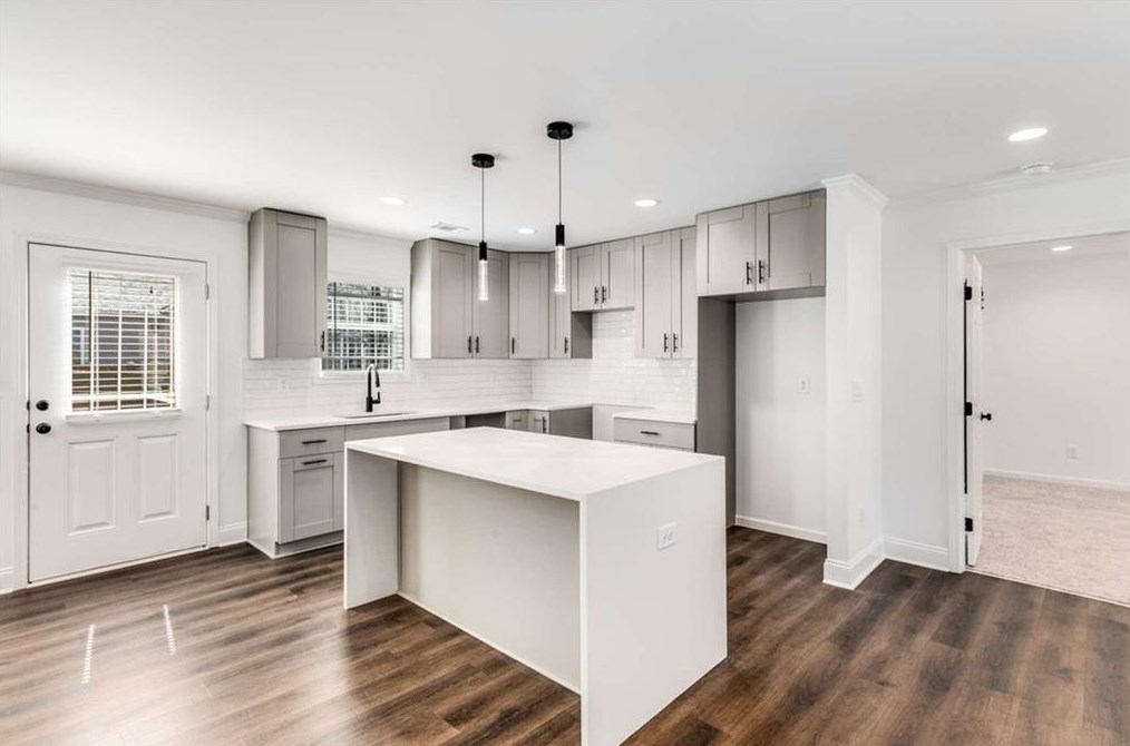 1107 Oak Knl Ter, Atlanta GA  30315-5213 exterior