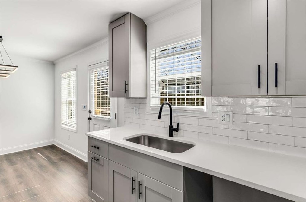 1107 Oak Knl Ter, Atlanta GA  30315-5213 exterior