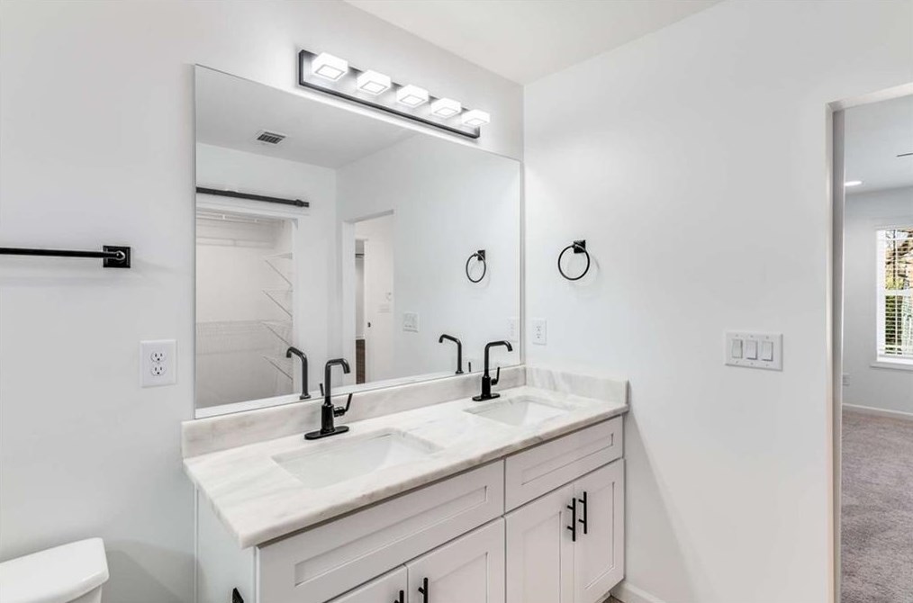 1107 Oak Knl Ter, Atlanta GA  30315-5213 exterior