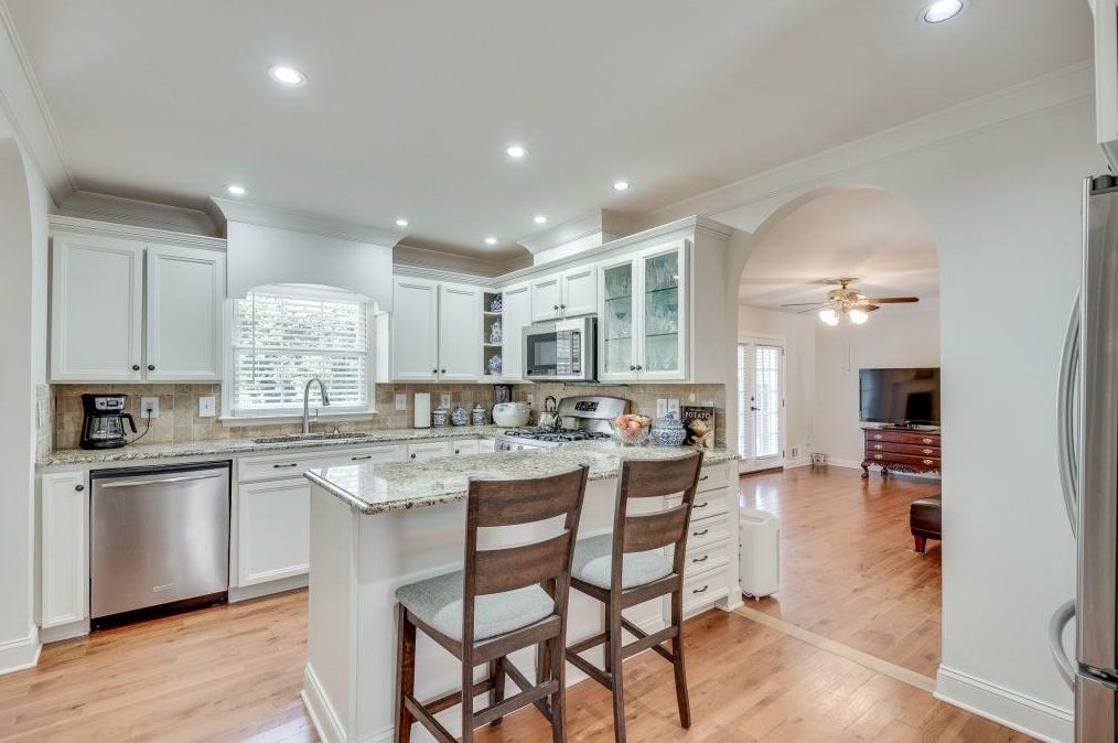 1174 Mayfield Dr, Decatur GA  30033-3333 exterior