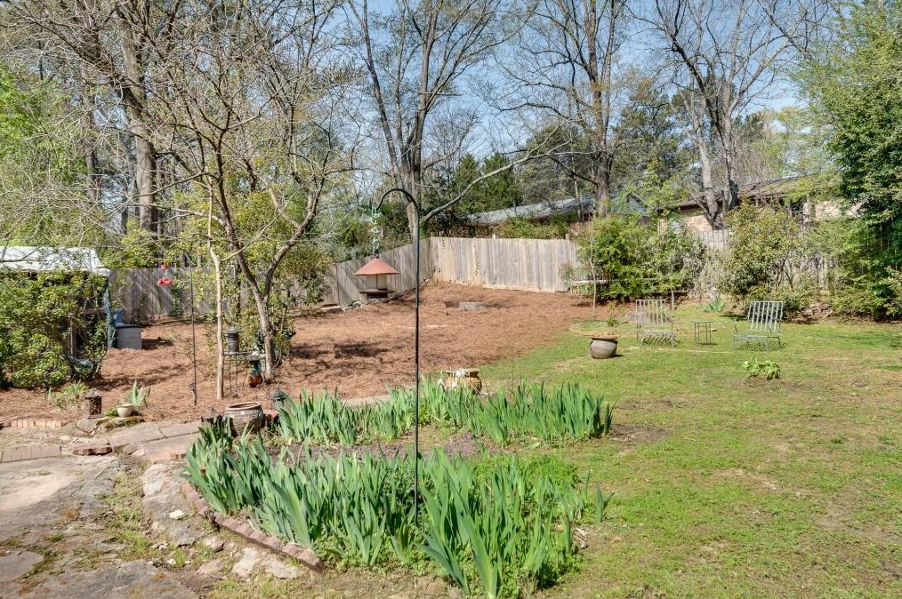 1174 Mayfield Dr, Decatur GA  30033-3333 exterior