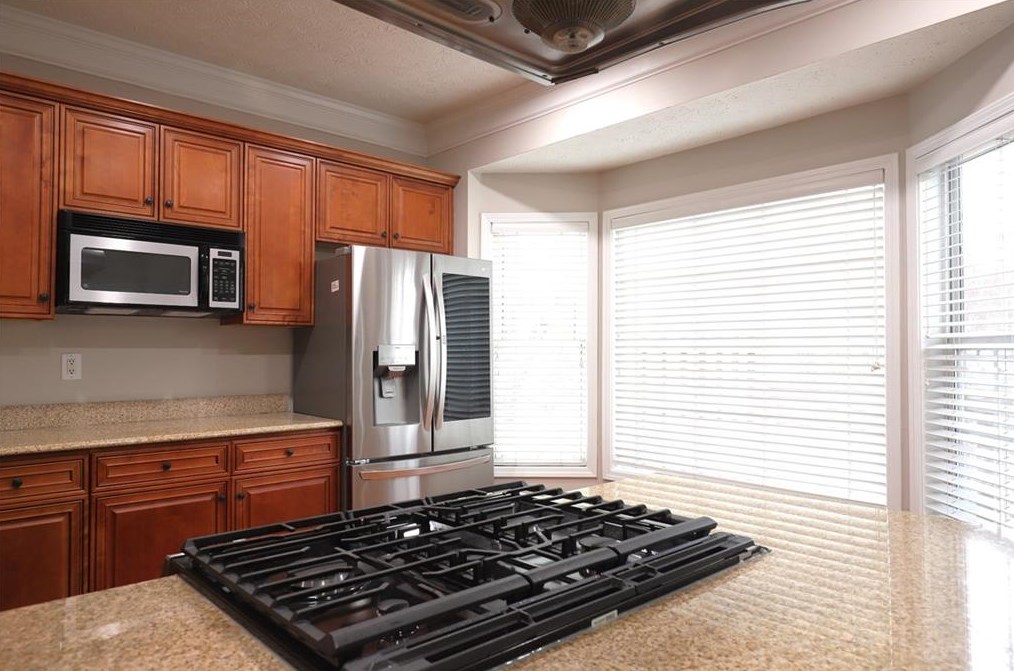 220 Abbotts Mill Dr, Duluth GA  30097-8424 exterior