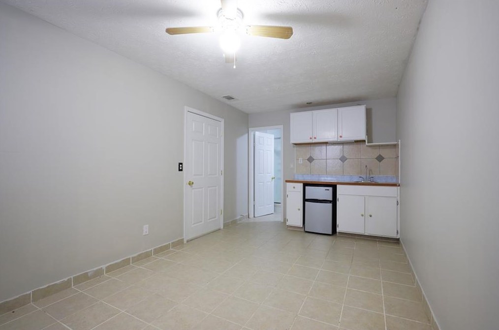 220 Abbotts Mill Dr, Duluth GA  30097-8424 exterior