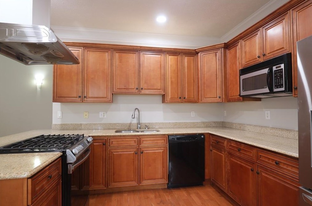 220 Abbotts Mill Dr, Duluth GA  30097-8424 exterior