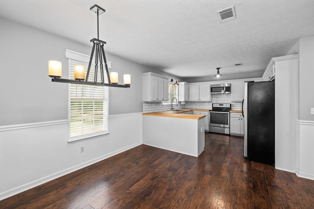 1121 Lewis Roberts Rd, Jefferson GA  30549-4028 exterior