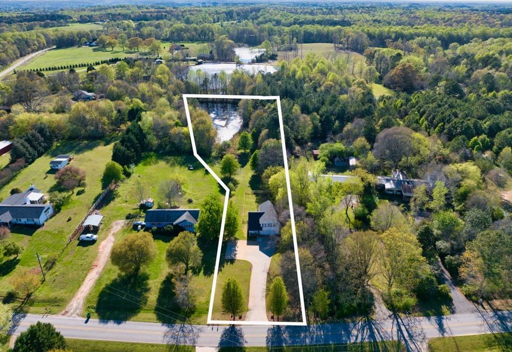 1121 Lewis Roberts Rd, Jefferson GA  30549-4028 exterior