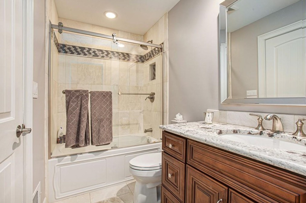 7265 Hunters Branch Dr, Atlanta GA  30328-1718 exterior