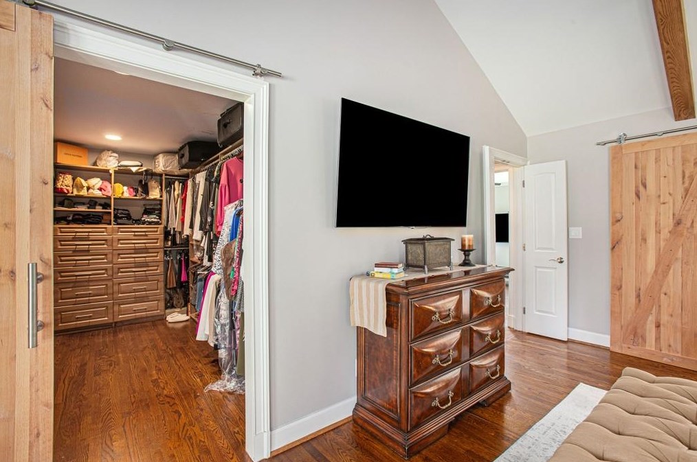 7265 Hunters Branch Dr, Atlanta GA  30328-1718 exterior