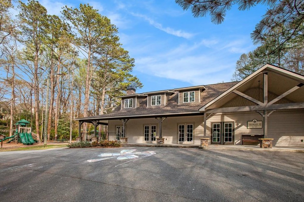 7265 Hunters Branch Dr, Atlanta GA  30328-1718 exterior