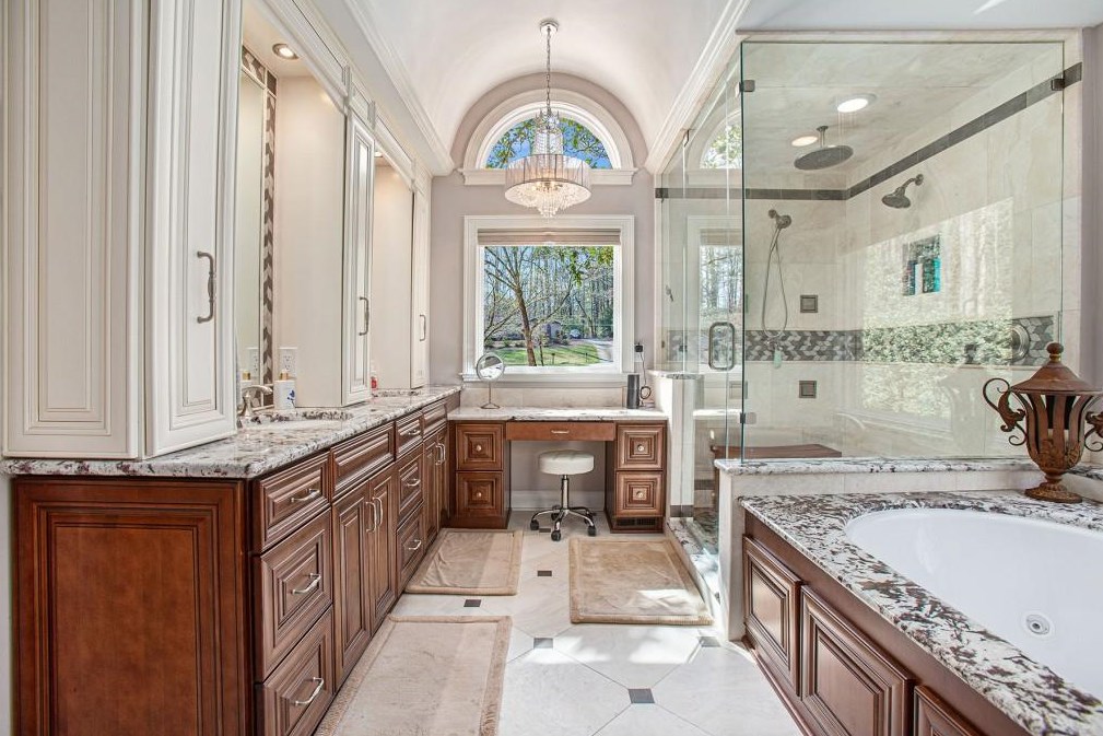 7265 Hunters Branch Dr, Atlanta GA  30328-1718 exterior