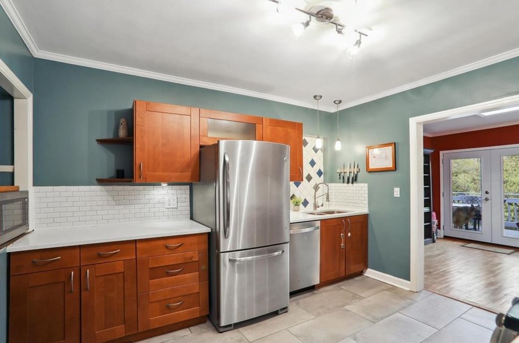 153 Ridley Cir, Decatur GA  30030-1118 exterior