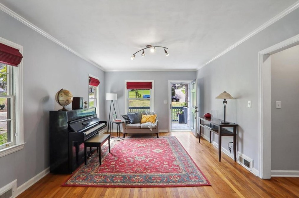 153 Ridley Cir, Decatur GA  30030-1118 exterior