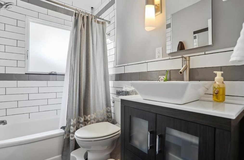 153 Ridley Cir, Decatur GA  30030-1118 exterior