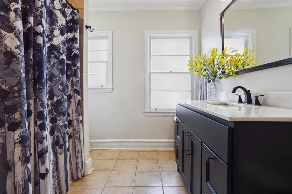 153 Ridley Cir, Decatur GA  30030-1118 exterior