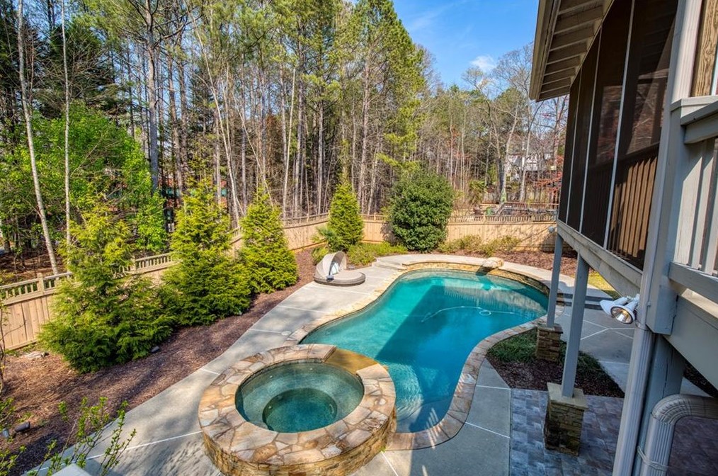 2020 Brooke Forest Ct, Alpharetta GA  30022-3418 exterior
