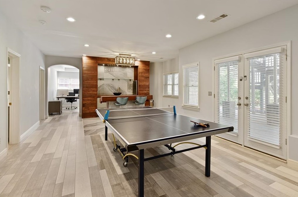 2020 Brooke Forest Ct, Alpharetta GA  30022-3418 exterior